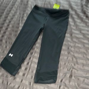 NWT UNDER ARMOUR CROPPED WORKOUT PANT